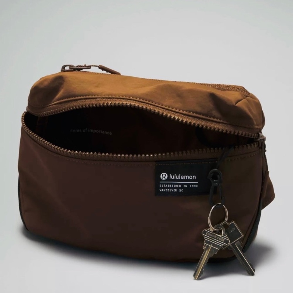 NWT Lululemon Athletica Clean Lines Belt Bag 2L - Picture 10 of 15